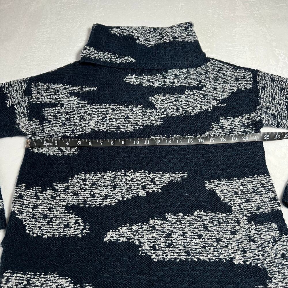 Romeo & Juliet Couture Turtleneck Knit Tunic Sweater w/ Fringe Trim Size Small - Picture 8 of 9